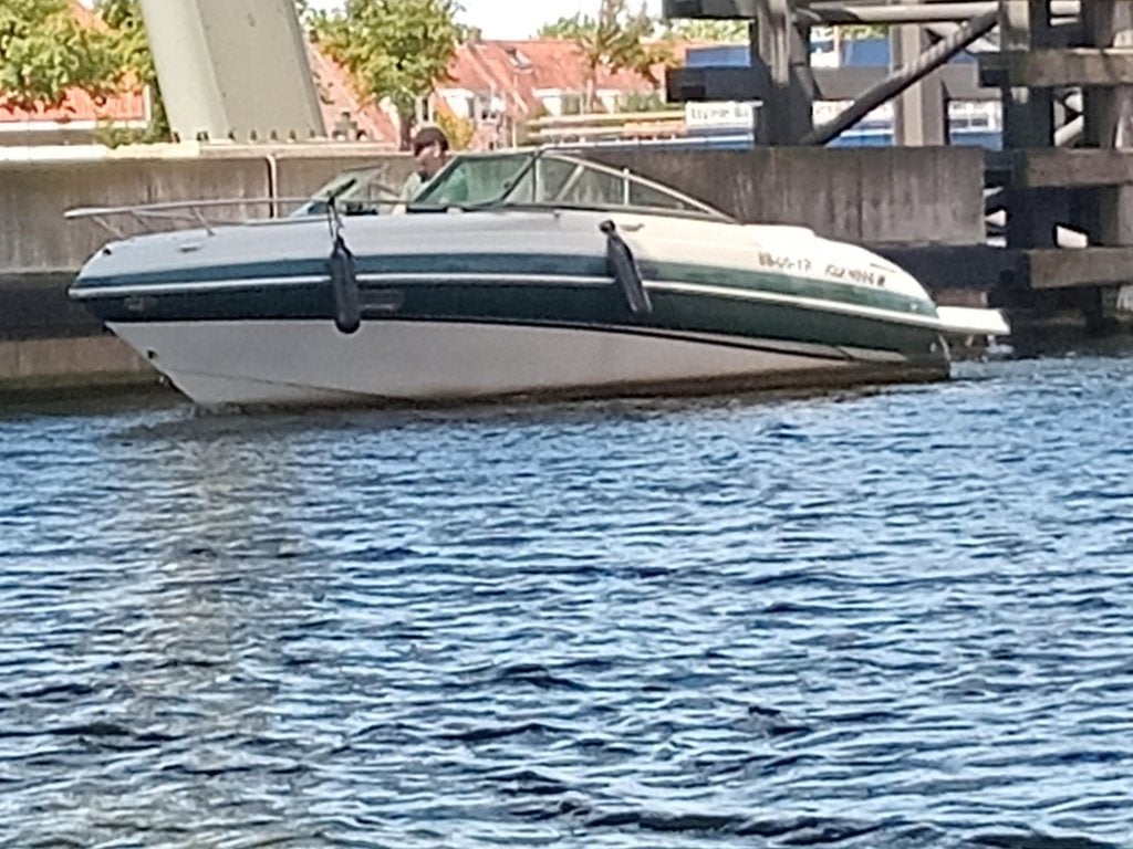 Four Winns 225 Sundowner V8 mpi duo prop