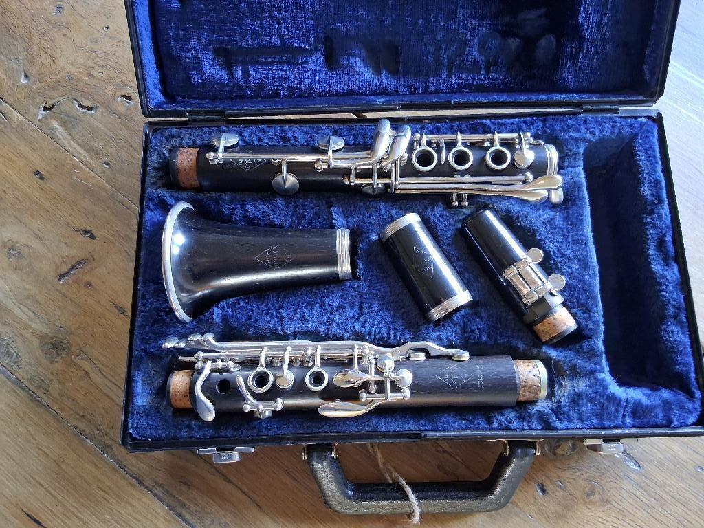 Noblet Artist Bes klarinet gereviseerd, Muziek en Instrumenten, Bes-klarinet, Gebruikt, Ophalen of Verzenden, Met koffer