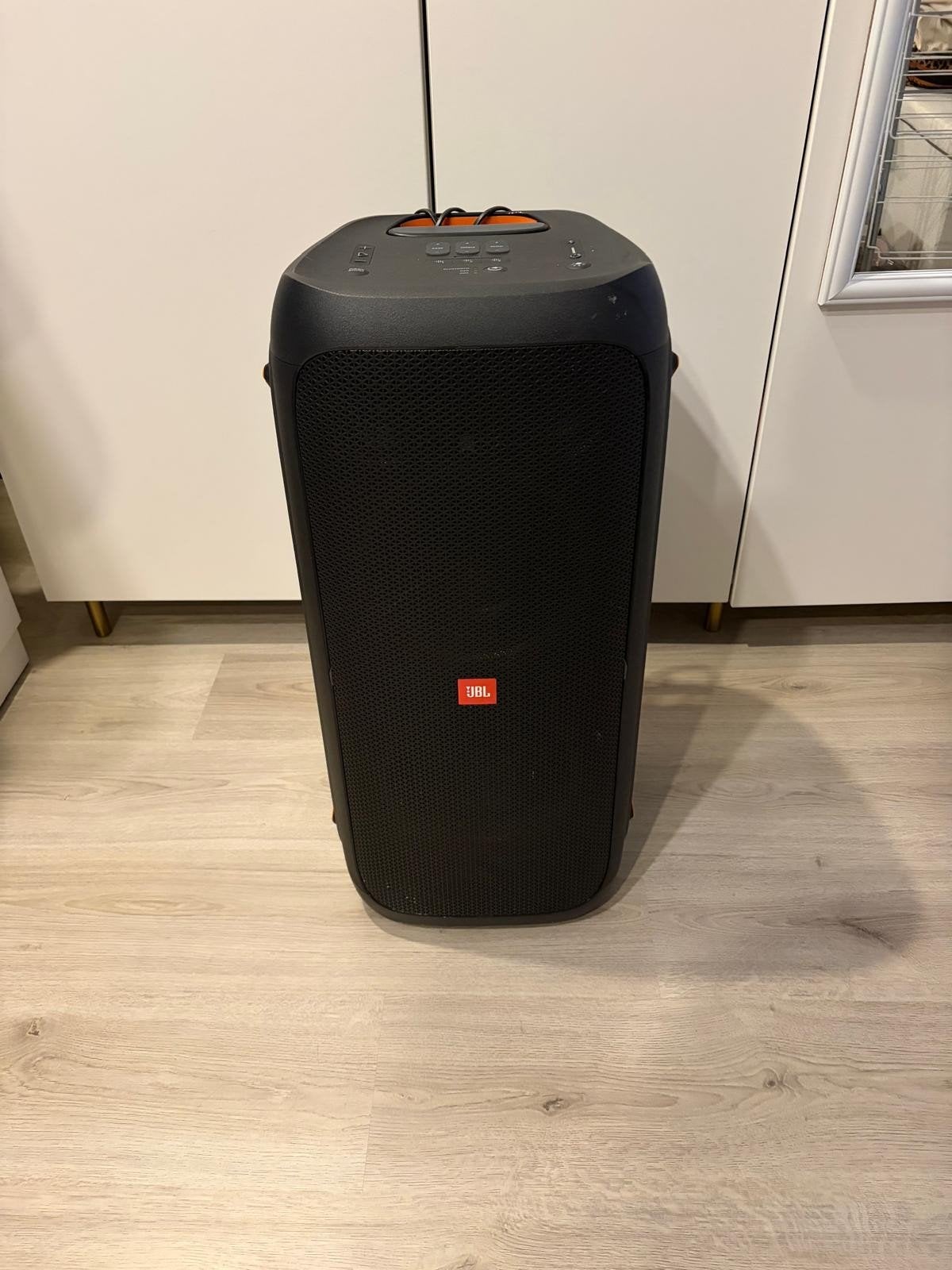 JBL PartyBox 300 - Krachtige draagbare partyspeaker, JBL, Party speaker, Bluetooth, Zo goed als nieuw