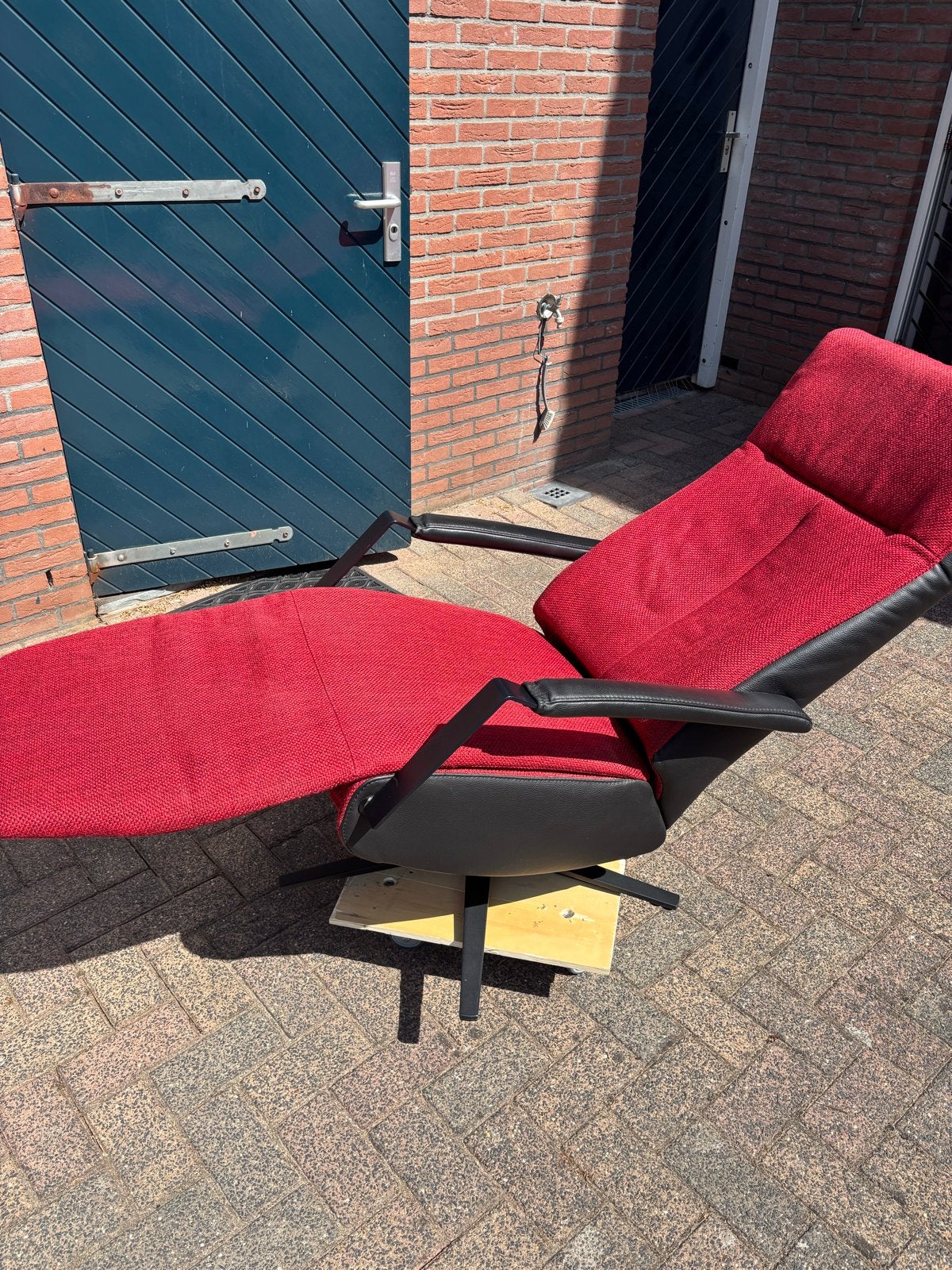 Montèl relaxfauteuil - Rood met zwart leer, Ophalen, Gebruikt, Leer, Eén