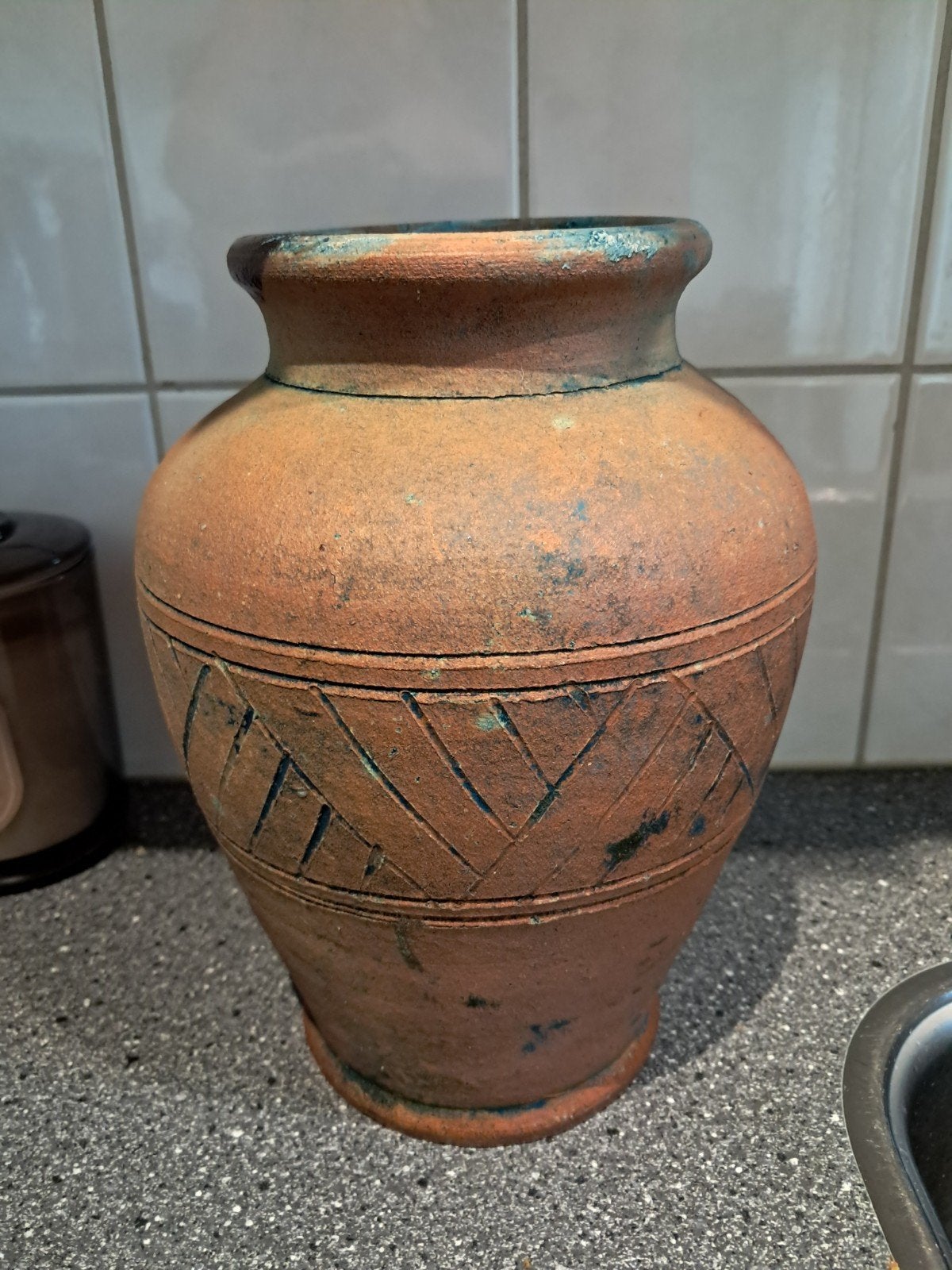 antieke? terracotta vaas, mooie gravering, Ophalen of Verzenden