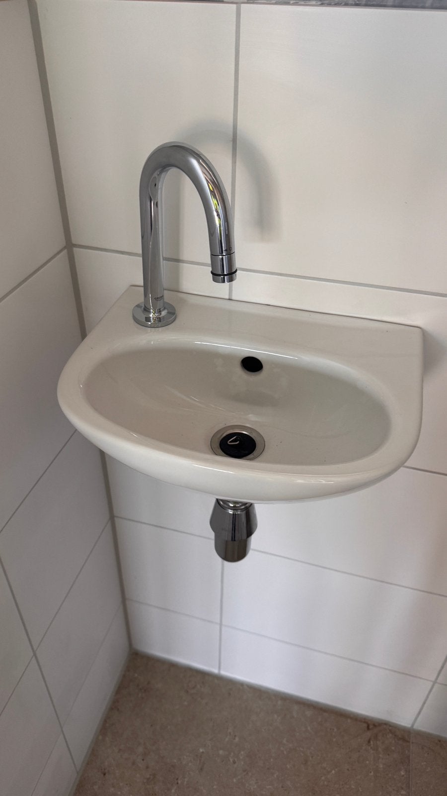 Villeroy en boch fontein met grohe kraan, Ophalen of Verzenden, Zo goed als nieuw, Minder dan 100 cm, Wasbak of Wastafel