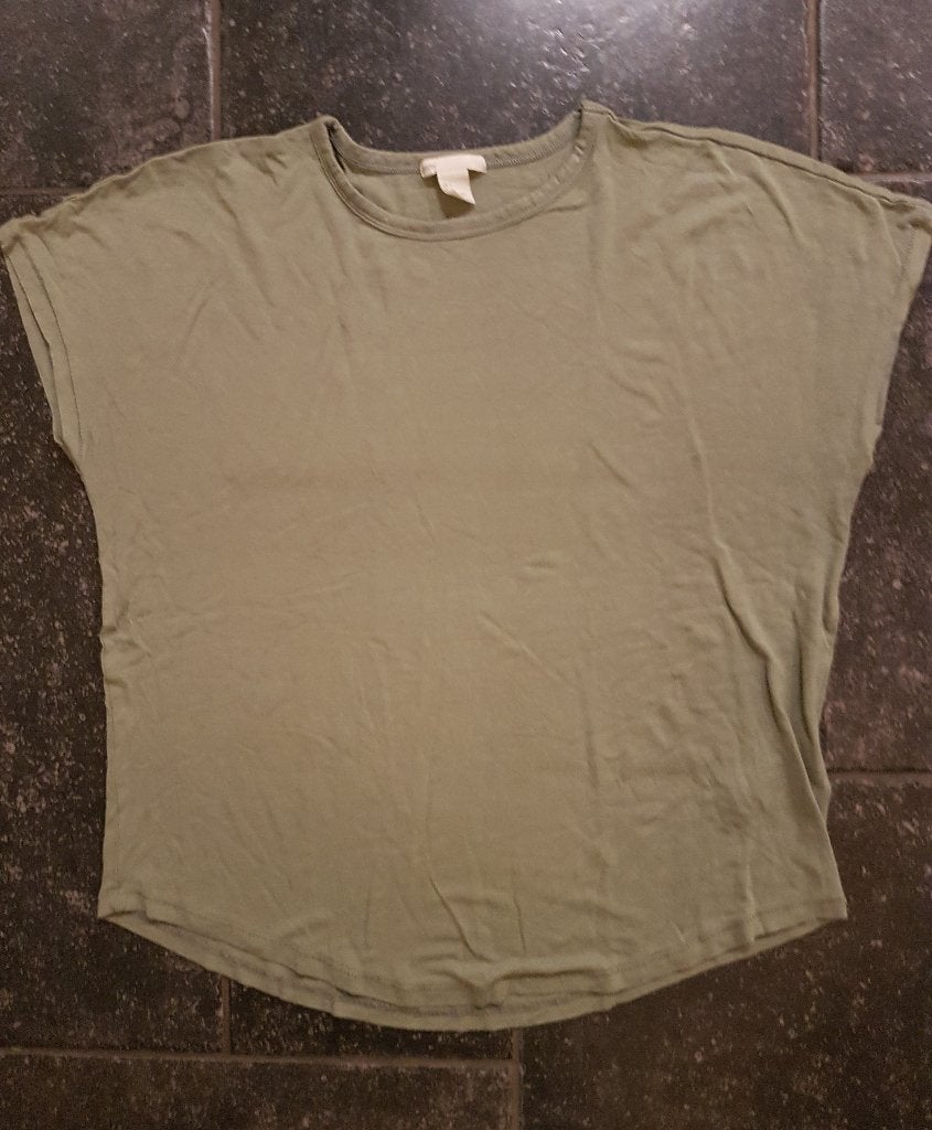 Shirt maat L groen - army, H&M, geen mouwen., Kleding | Dames, T-shirts, H&M, Maat 42/44 (L), Ophalen of Verzenden, Zo goed als nieuw
