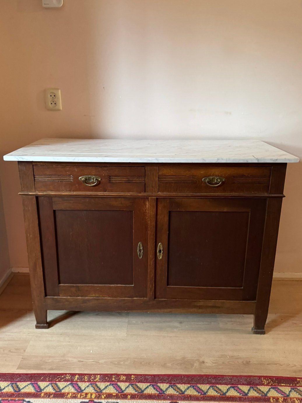 Vintage houten buffetkast met Carrara marmeren blad, Huis en Inrichting, Ophalen of Verzenden, Zo goed als nieuw, 25 tot 50 cm