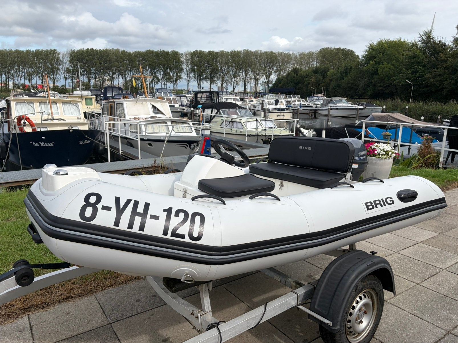 Brig F300T met 9,9pk Yahama, Ophalen, Zo goed als nieuw, Brig