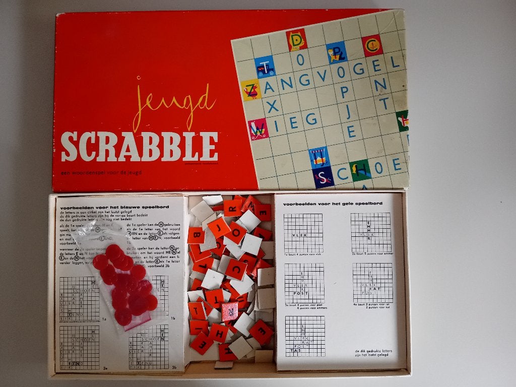 SCRABBLE JEUGD 100 LETTERS €4, Vijf spelers of meer, Ophalen of Verzenden, Gebruikt, Onbekend