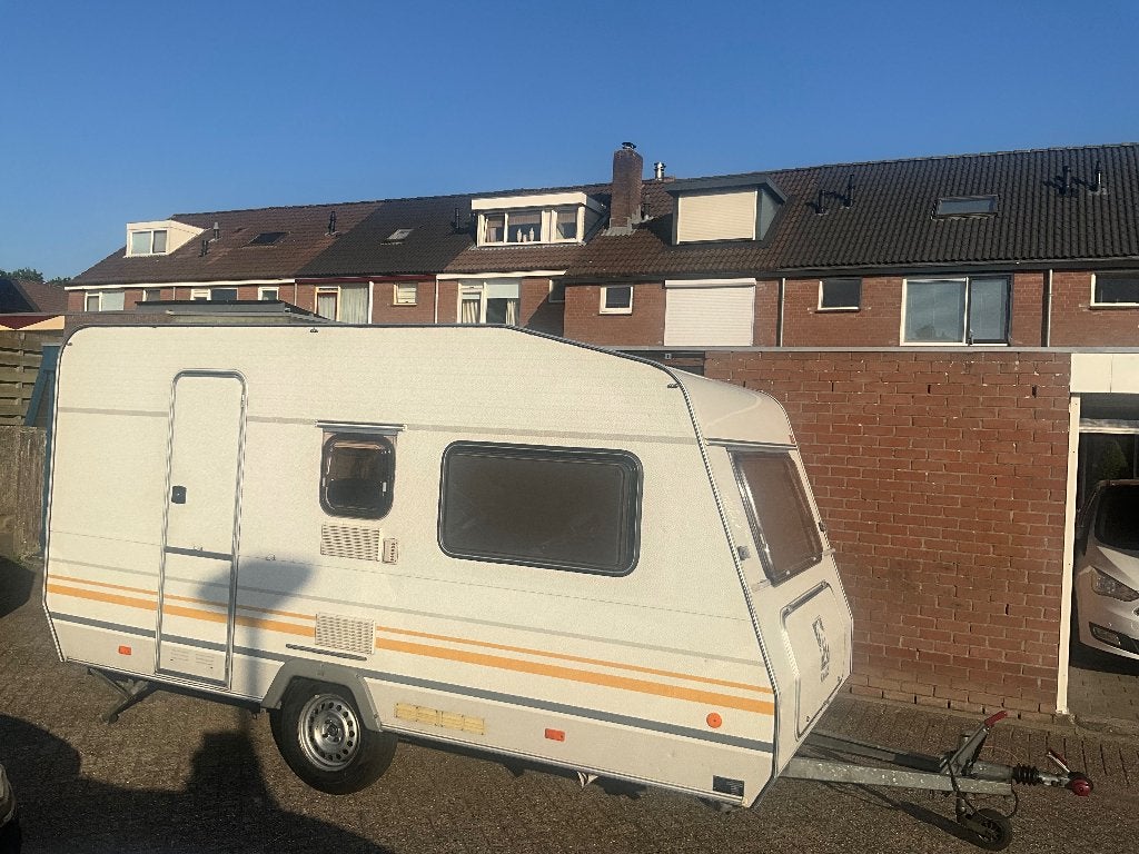 Nette Knaus Country 395 met vast toilet en voortent., Caravans en Kamperen, Schokbreker, Rondzit, Particulier, 500 - 750 kg