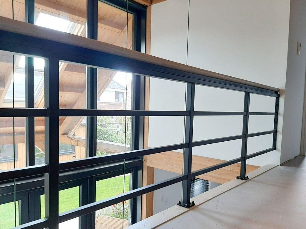 Trapleuning op maat, model L01, Ophalen, Nieuw, Zwart, Metaal