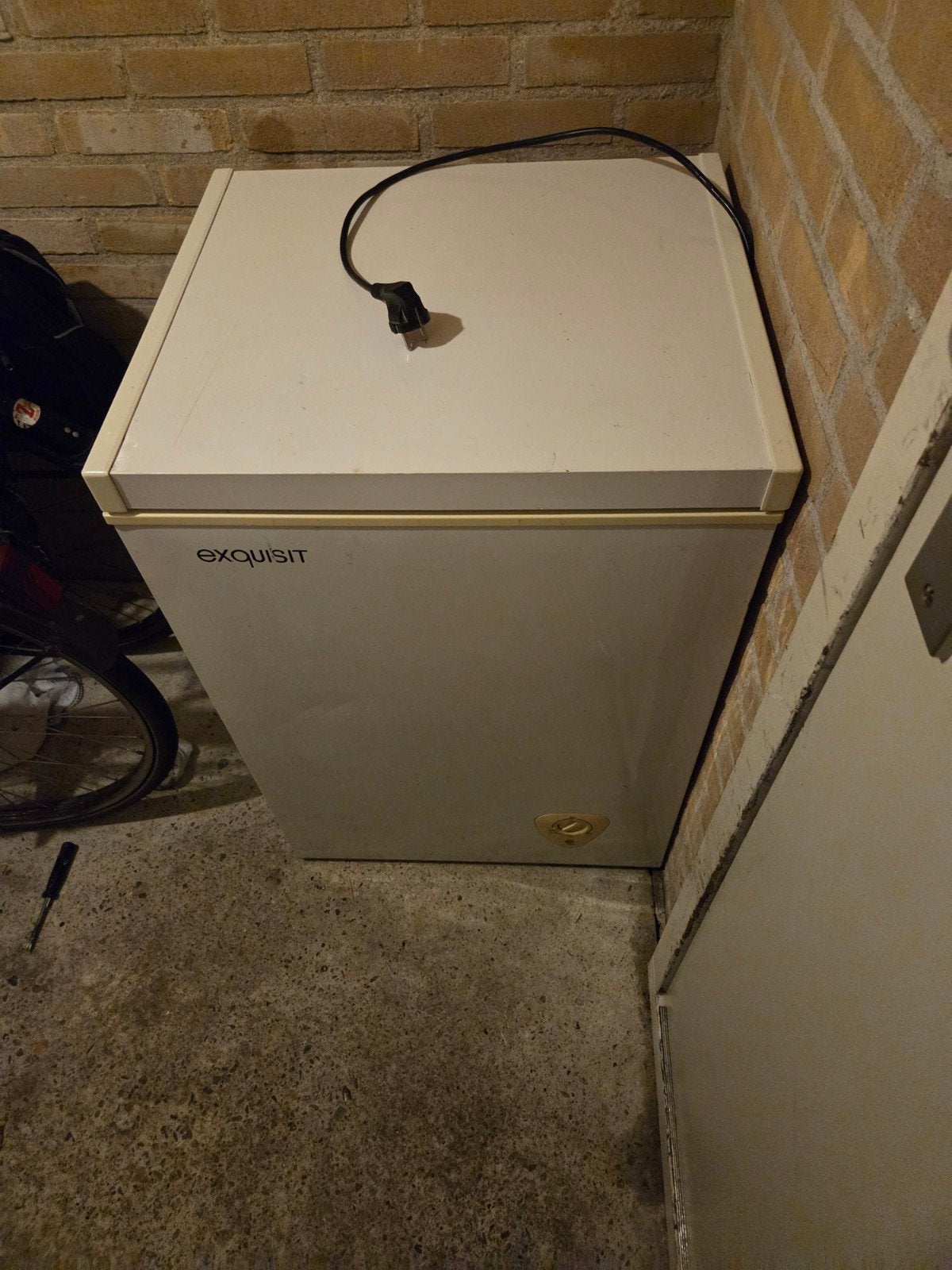 Compacte Exquisit vrieskist, Witgoed en Apparatuur, Vriezers en Diepvrieskisten, Ophalen, Vrieskist, Gebruikt, Minder dan 85 cm