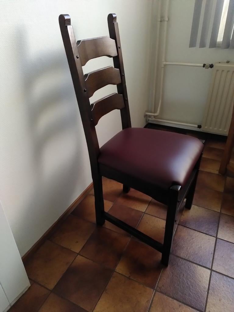 Gratis donker eikenhouten eetkamerstoel, Huis en Inrichting, Complete eetkamers, Ophalen, Gebruikt