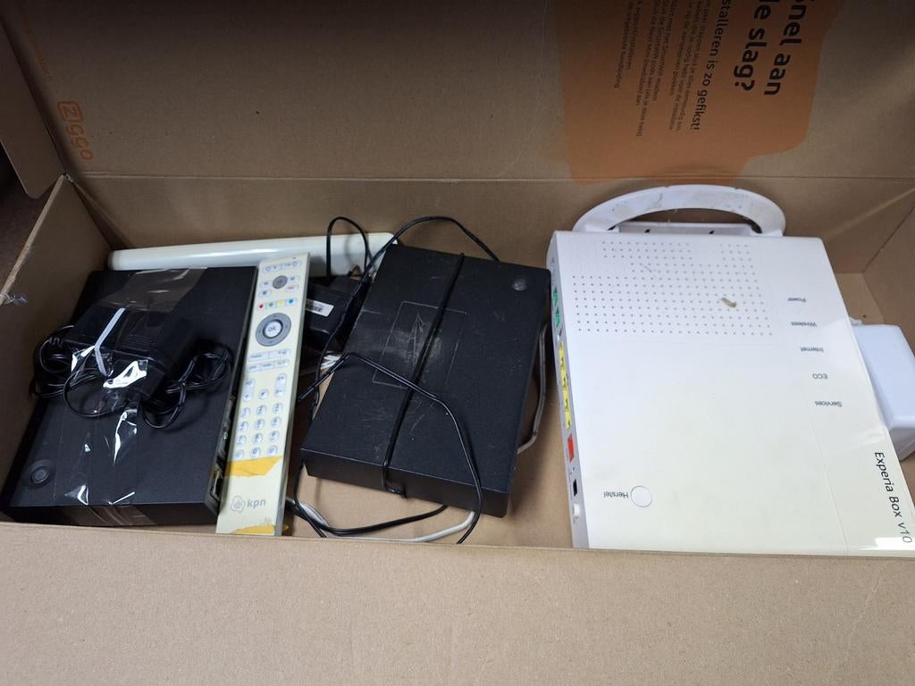 KPN Experia Box V10 met 2 TV kastjes en afstandsbediening, Ophalen of Verzenden