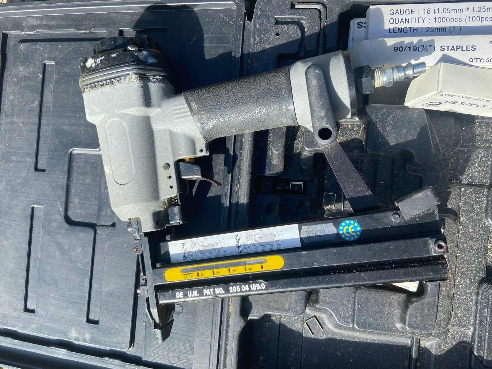 Tacker / Nietmachine met koffer en nietjes, Doe-het-zelf en Verbouw, Ophalen of Verzenden, Gebruikt, Tacker/nietmachine, Overige merken