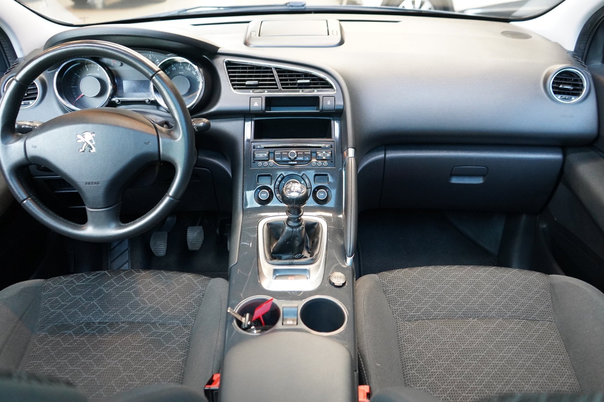Peugeot 3008 1.2 PureTech Allure | PANODAK | NAVI | CRUISE |, Voorwielaandrijving, Stof, Gebruikt, 1199 cc