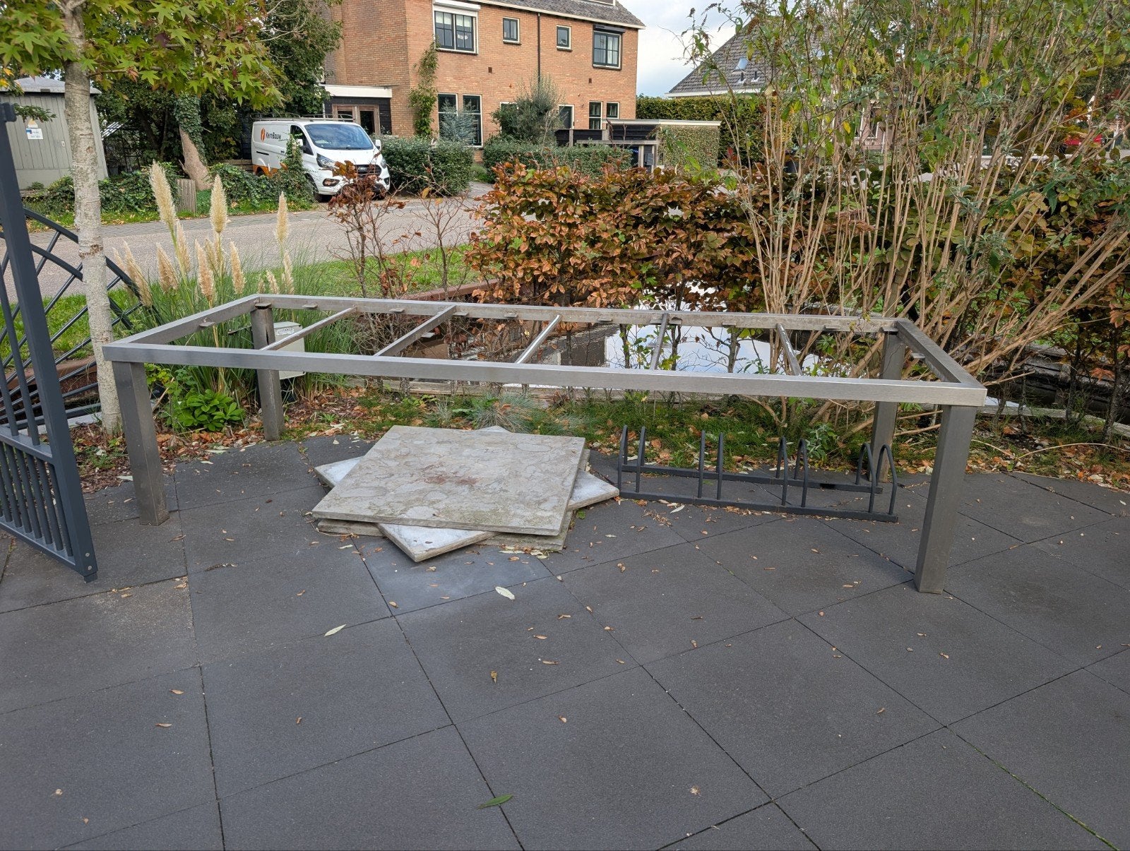 Gratis af te halen: RVS tafel met tegels (ruim 3 meter), Tuin en Terras, Ophalen, Gebruikt, Rechthoekig, Rvs