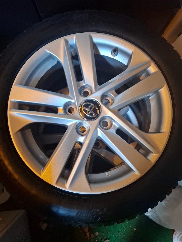 Originele 16" Toyota Corolla velgen + All-Season banden TPMS, Ophalen, 16 inch, Banden en Velgen, Nieuw
