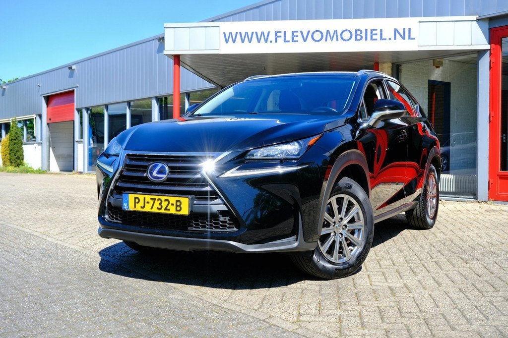 Lexus NX 300h Business Line Aut. Navi|Cam|LMV|Half Leder, Auto's, Lexus, Gebruikt, Euro 6, Zwart, Bedrijf