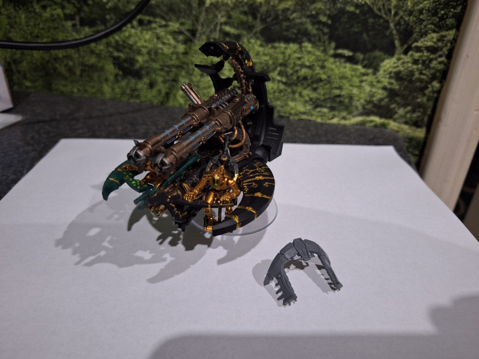 Warhammer 40K Necron Annihilation Barge - Geverfd, Gebruikt, Figuurtje(s), Ophalen of Verzenden, Warhammer 40000