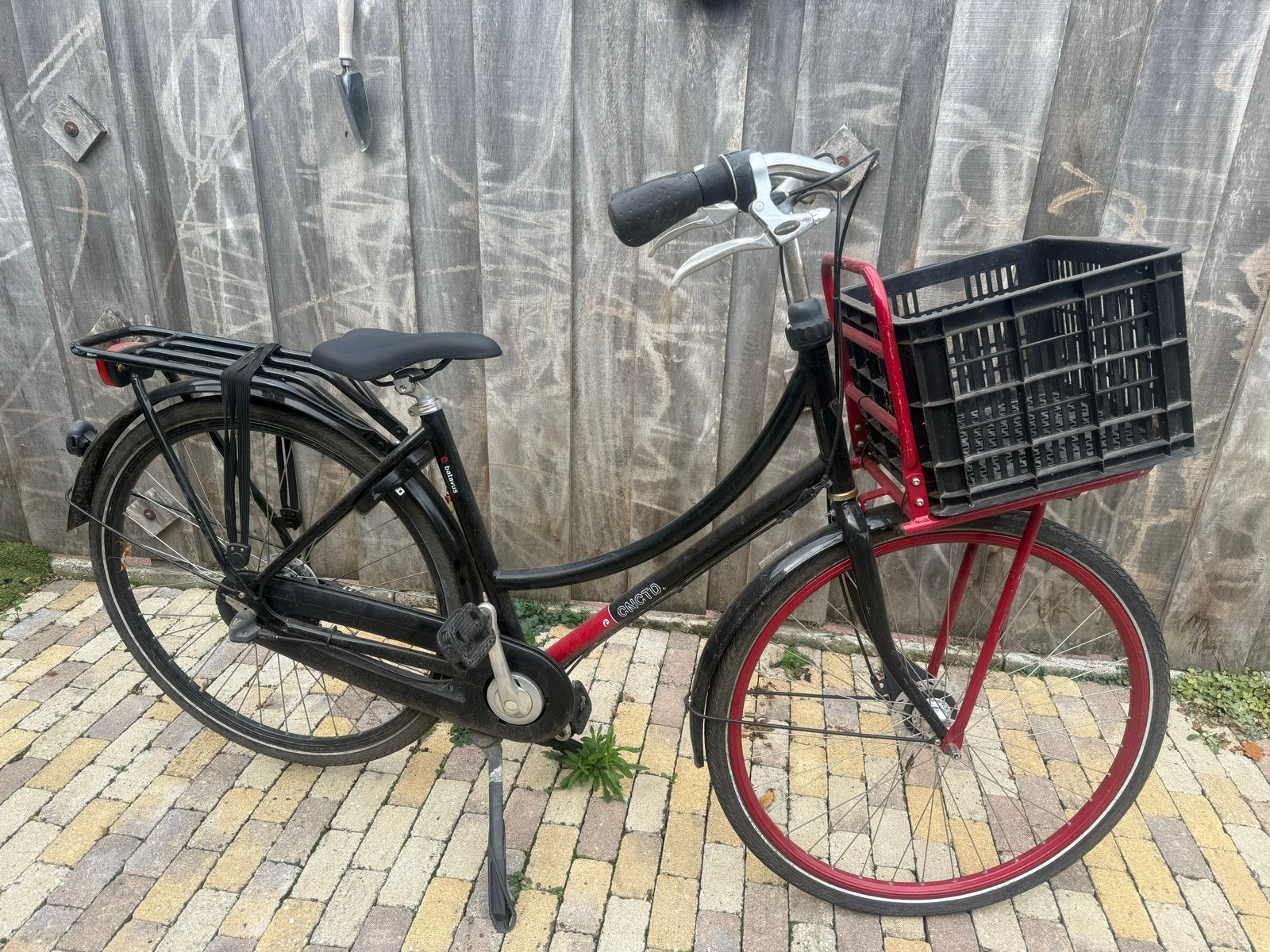 Transportfiets met mand - Zwart/Rood, Gebruikt, Velgrem, Versnellingen, 50 tot 53 cm