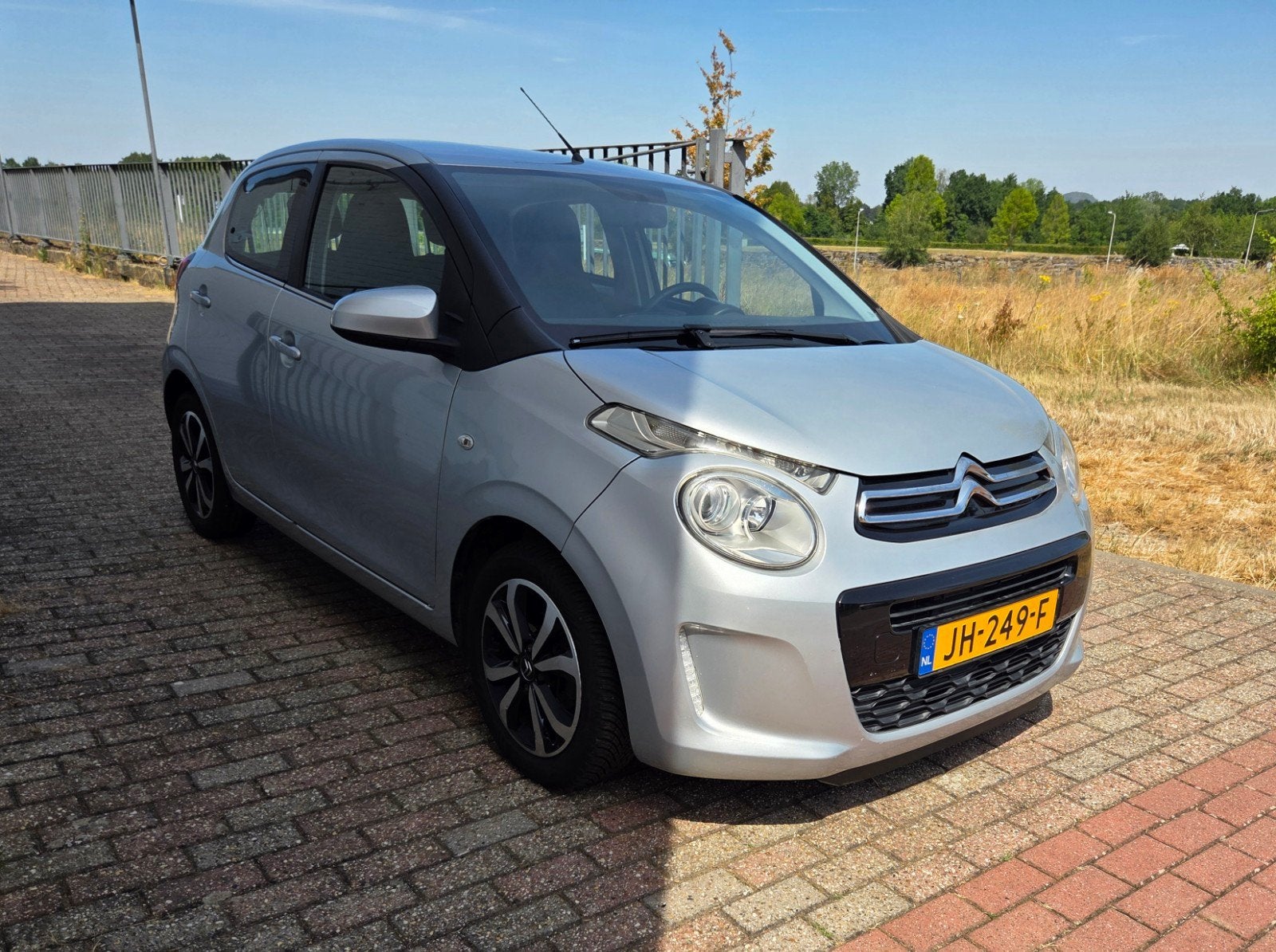 Citroën C1 1.2 pure tech shine, Voorwielaandrijving, Euro 5, Stof, Zwart