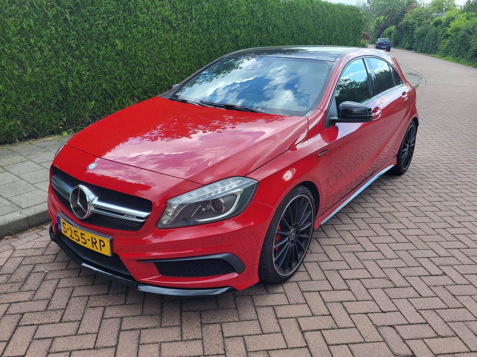 Mercedes-Benz A-Klasse A 45 AMG 4MATIC Aut7 2015 Rood, Auto's, Mercedes-Benz, Automaat, 4 cilinders, Navigatiesysteem, 360 pk