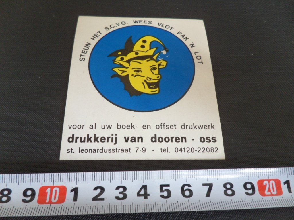 sticker oss drukkkerij van dooren / carnaval SCVO, Ophalen, Zo goed als nieuw