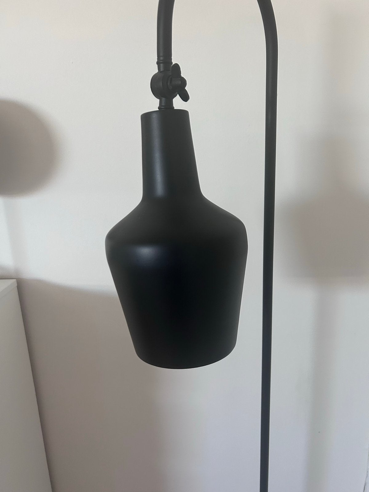 Zwarte moderne vloerlamp, Ophalen, E27 (groot), Zo goed als nieuw, Metaal