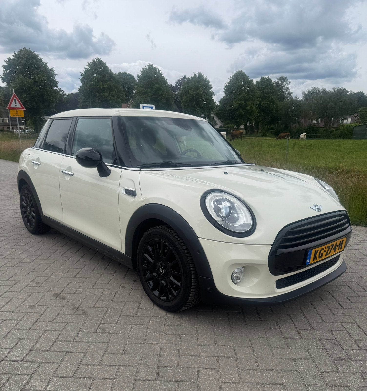 Mini 1.2 ONE 75KW 5D AUT 2015 Wit, Stof, Zwart, 1198 cc, Wit