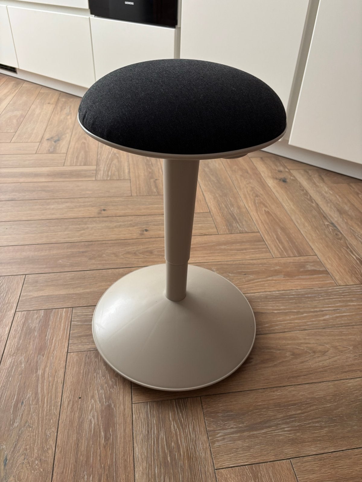 IKEA Wiebelkruk Sta/Zit Ondersteuning beige / grijs, Ophalen, In hoogte verstelbaar, Zo goed als nieuw, Overige materialen