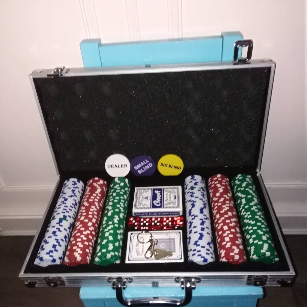 Poker koffertje met kaarten en chips, Hobby en Vrije tijd, Gezelschapsspellen | Kaartspellen, Zo goed als nieuw, Ophalen