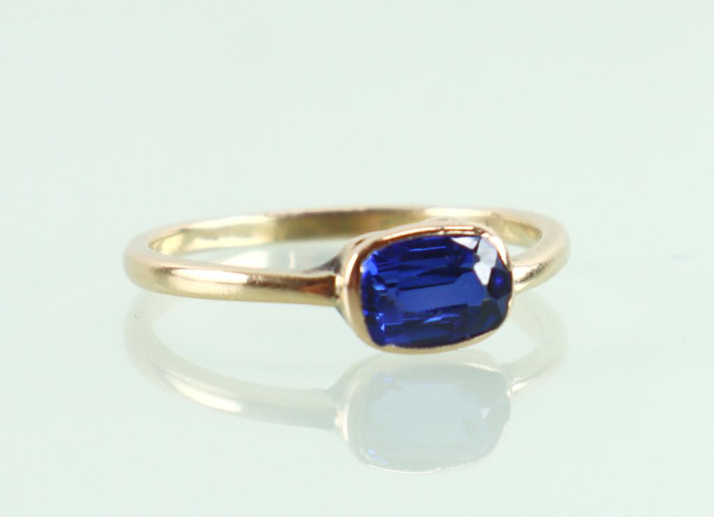 Antieke gouden ring blauwe saffier, Ophalen of Verzenden, Goud, Ring, Met edelsteen