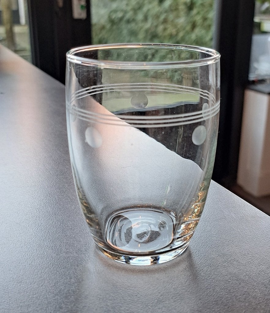 Antiek geëtst waterglas., Ophalen