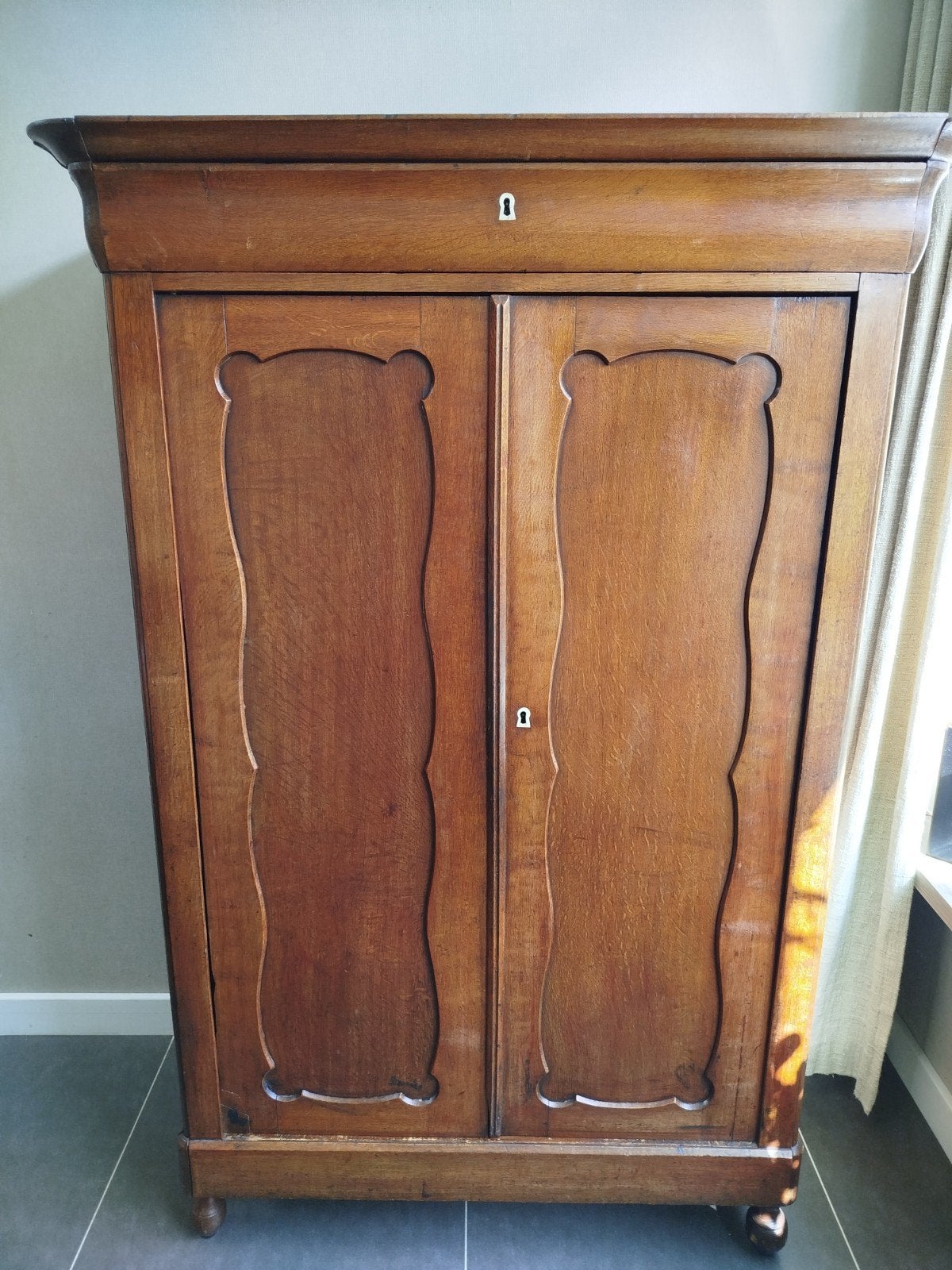 Meidenkast biedermeier stijl, Ophalen