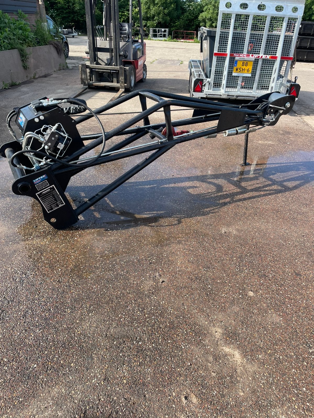 Manitou lier verreiker magni, Ophalen, Zo goed als nieuw