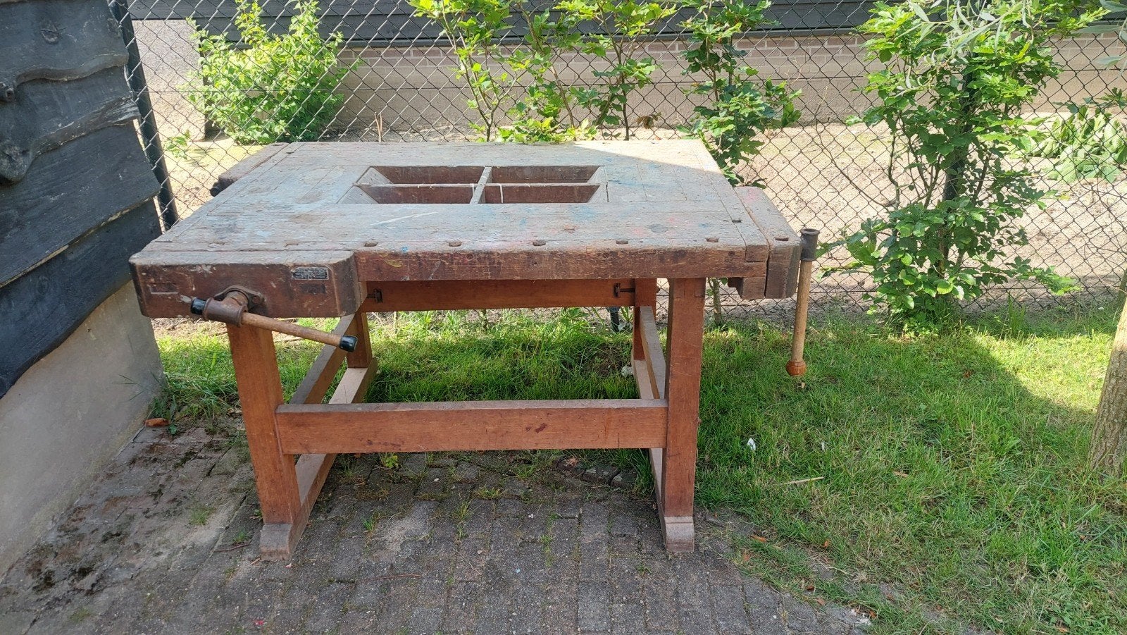 Oude houten werkbank, Ophalen