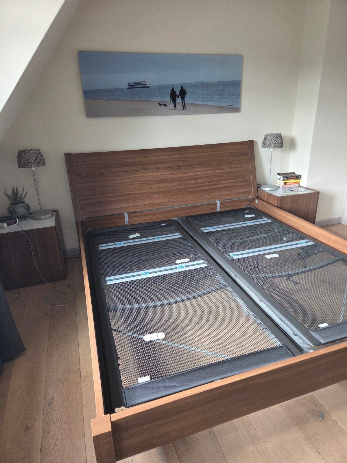 Gratis tweepersoonsbed en 2 nachtkastjes (excl matrassen), Ophalen, Bruin, Tweepersoons, 180 cm