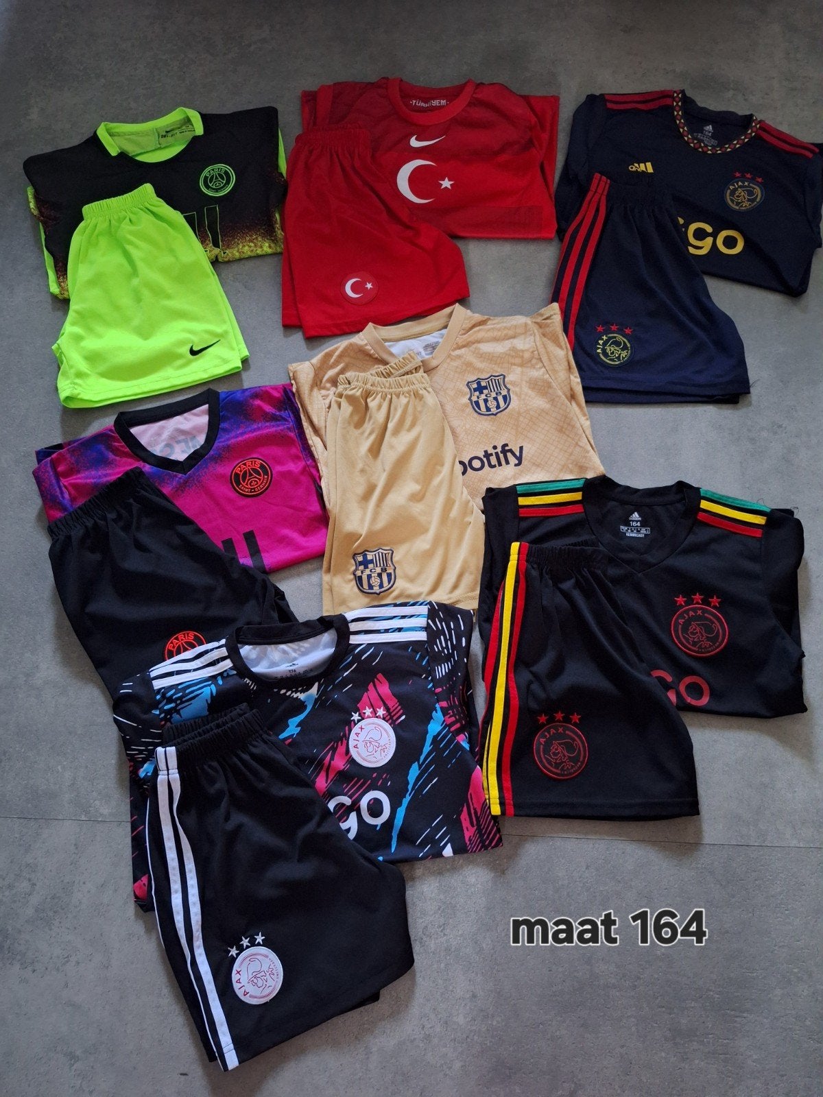 Voetbaltenues maat 164, Maat XS of kleiner, Ophalen of Verzenden, Shirt