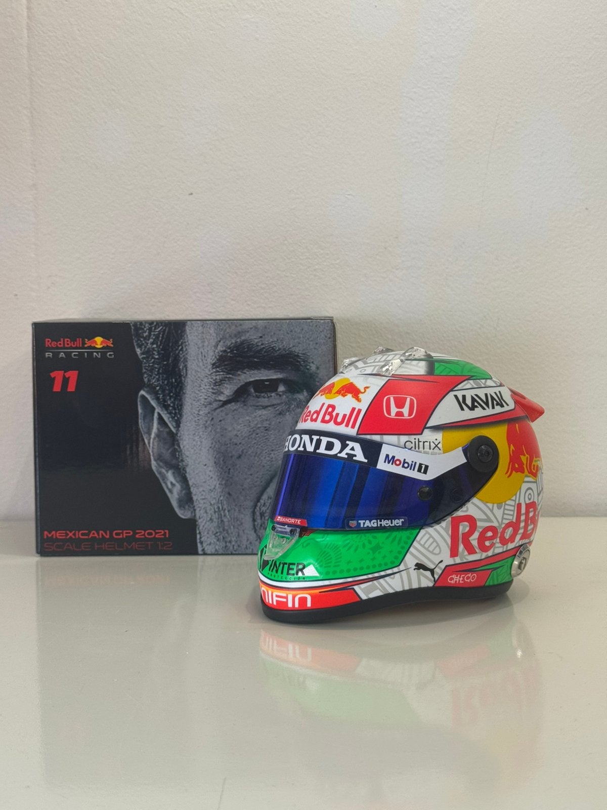 Helm Sergio Perez 2022 GP Mexico 2021 schaal 1/2, Verzamelen, Ophalen of Verzenden, Zo goed als nieuw, Formule 1