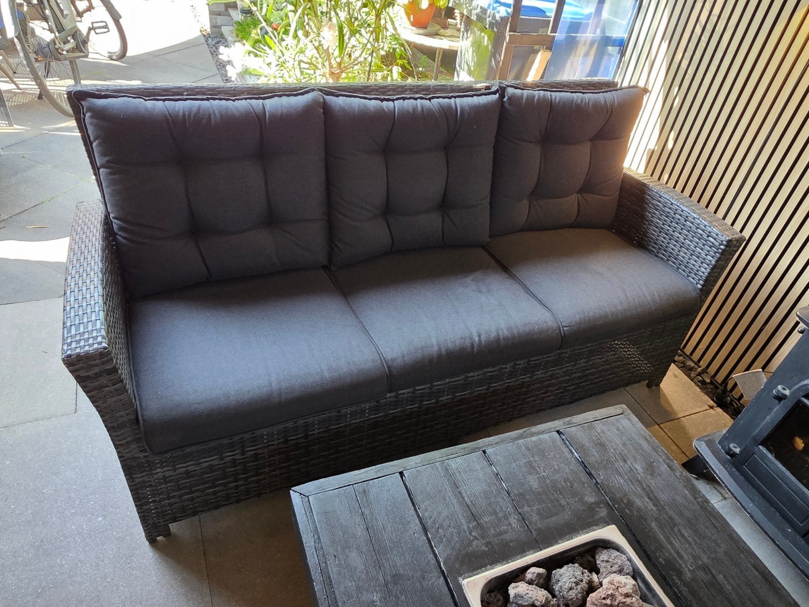 Z.g.a.n. lounge/dinerset met vuurtafel, Ophalen, Zo goed als nieuw, Wicker