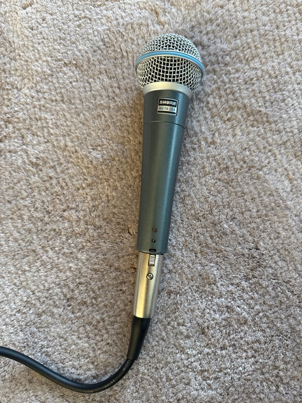Shure Beta 58A Zangmicrofoon met kabel en hoes, Ophalen of Verzenden, Zo goed als nieuw, Zangmicrofoon