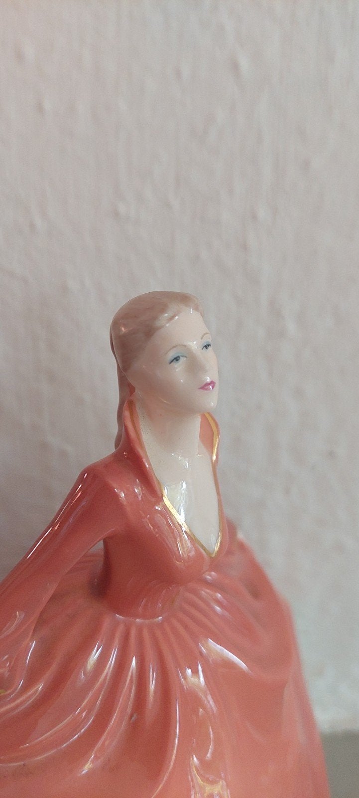 Coalport Lindsay beeldje: Vrouw in elegante jurk, Verzamelen, Ophalen, Zo goed als nieuw, Mens