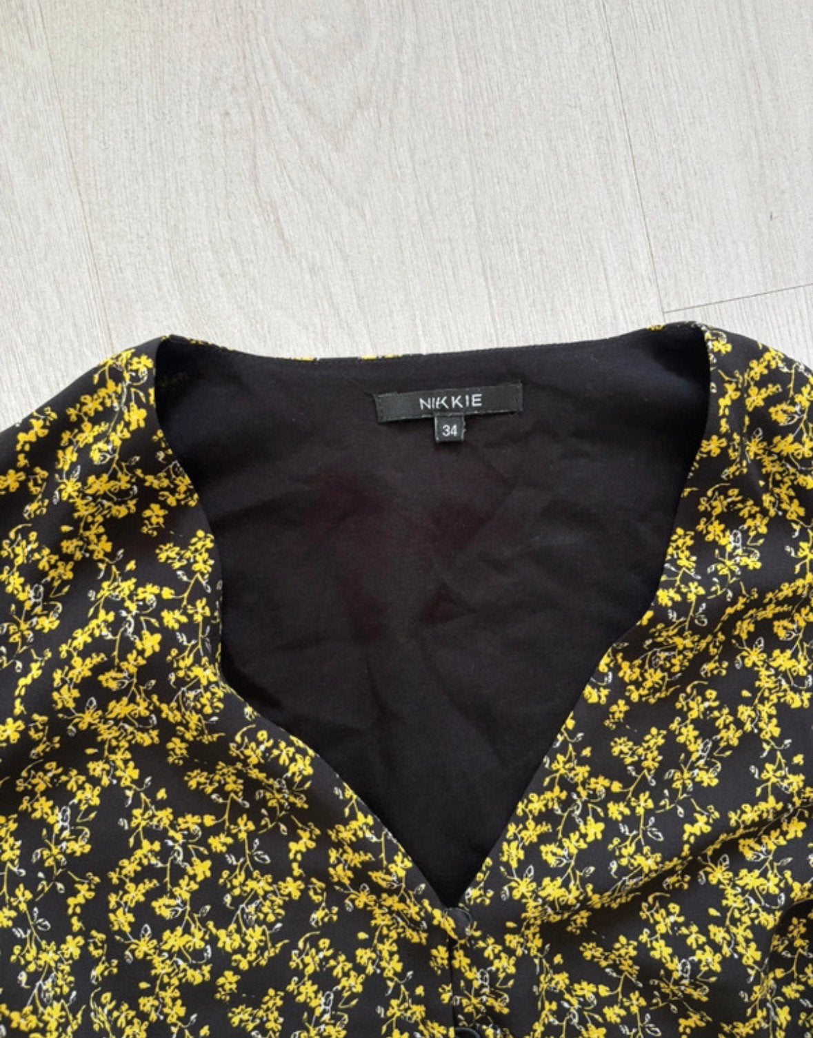 Blouse - merk NIKKIE - maat 34, Geel, Nieuw, Ophalen of Verzenden, Lange mouw