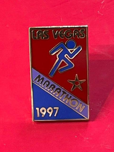 Speldje - Pin - Sport: Las Vegas Marathon 1997, Verzenden, Zo goed als nieuw, Sport, Speldje of Pin