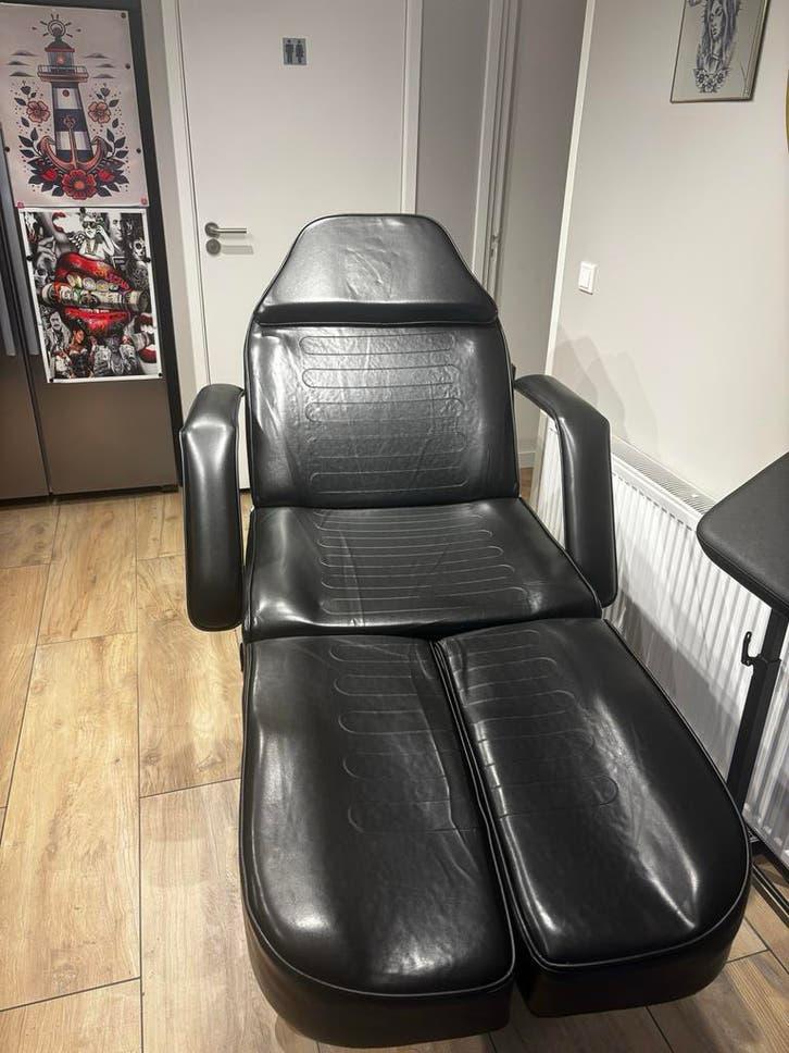 Behandelstoel / massagebank / tattoostoel, Ophalen, Gebruikt, Massagetafel