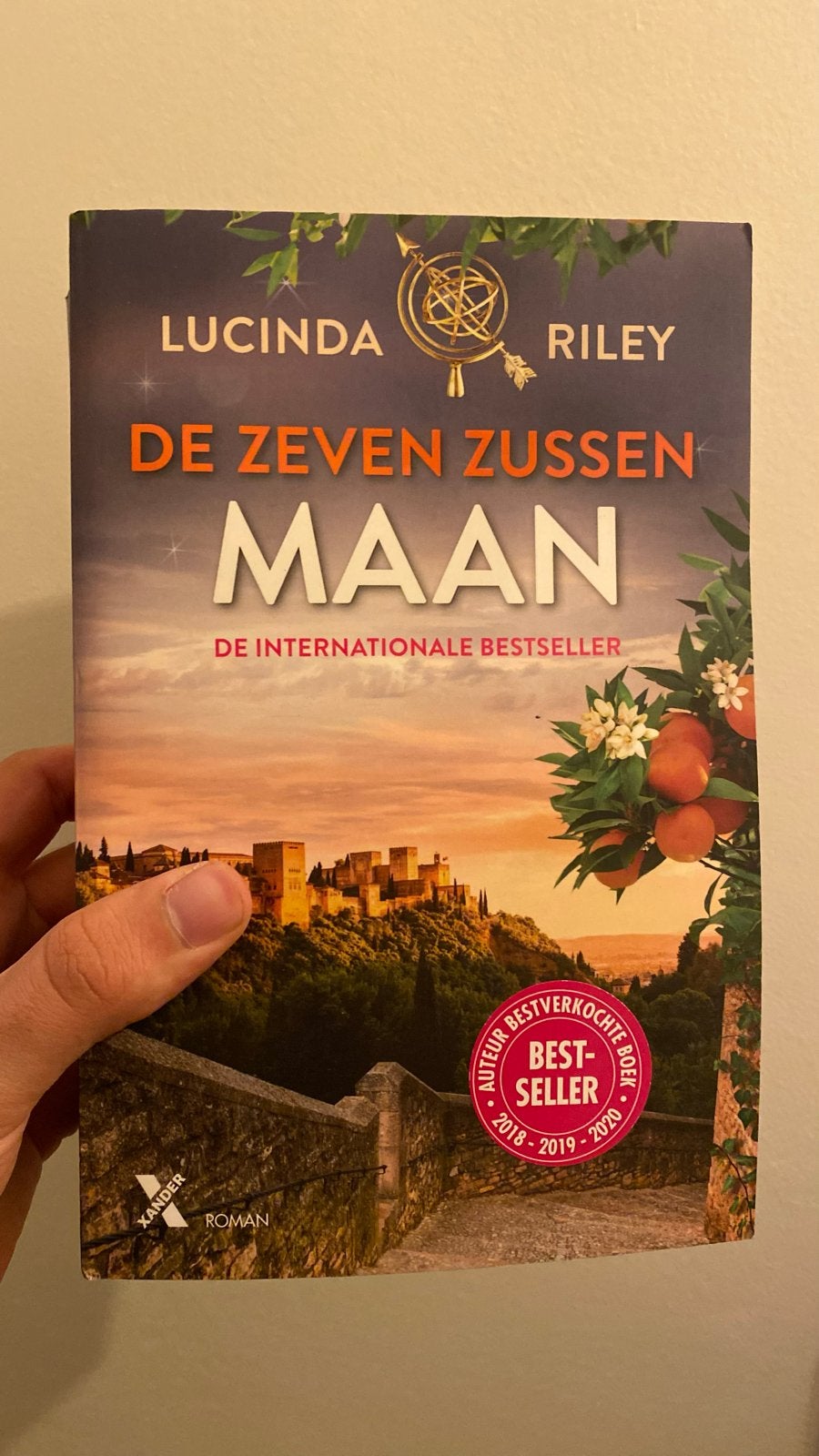 De Zeven Zussen - Maan (Lucinda Riley), Ophalen of Verzenden, Zo goed als nieuw, Nederland