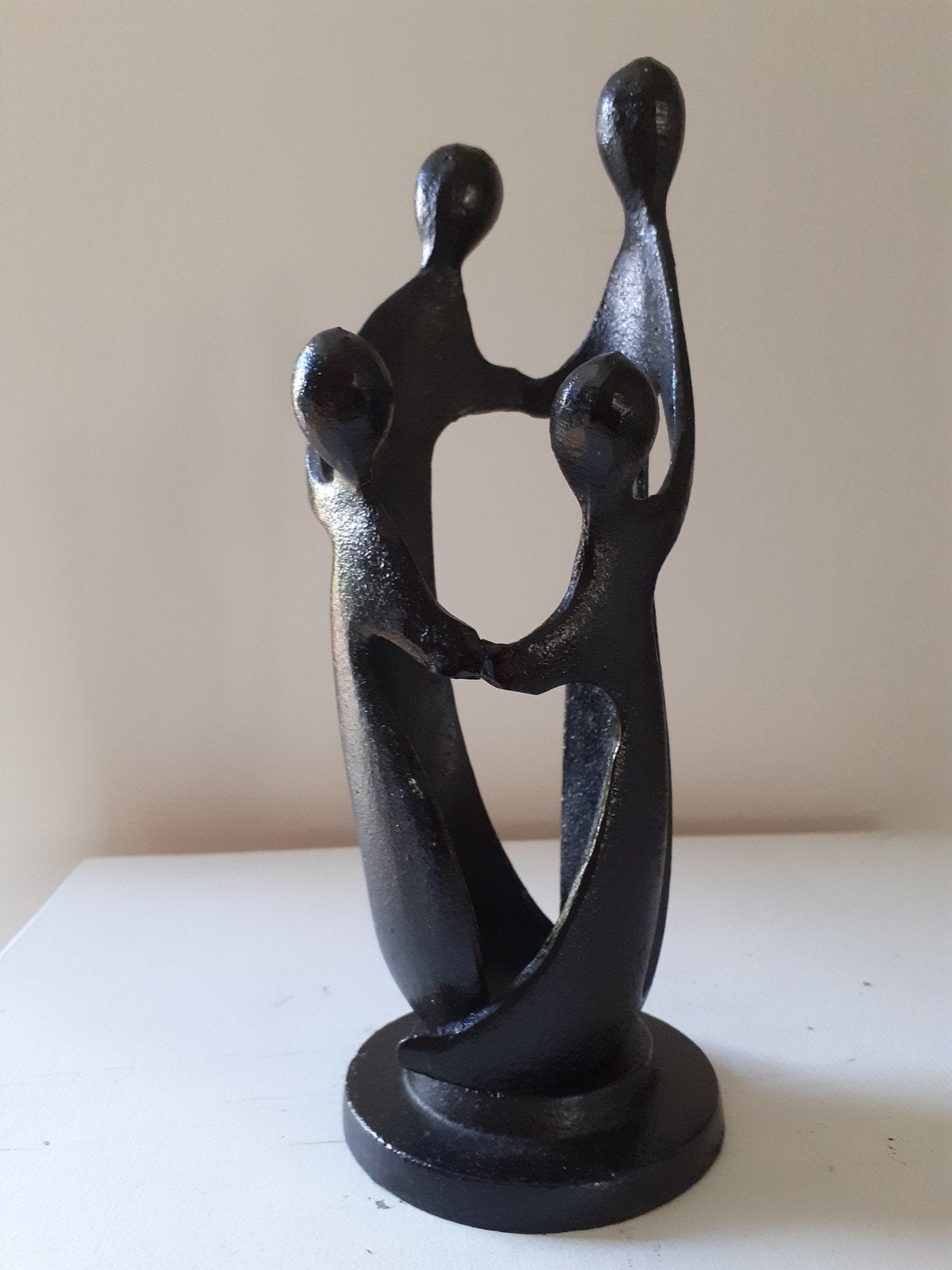 Abstracte sculptuur 'Familie' - Zwart metaal, Groep mensen, Ophalen of Verzenden, Op sokkel, Beeld