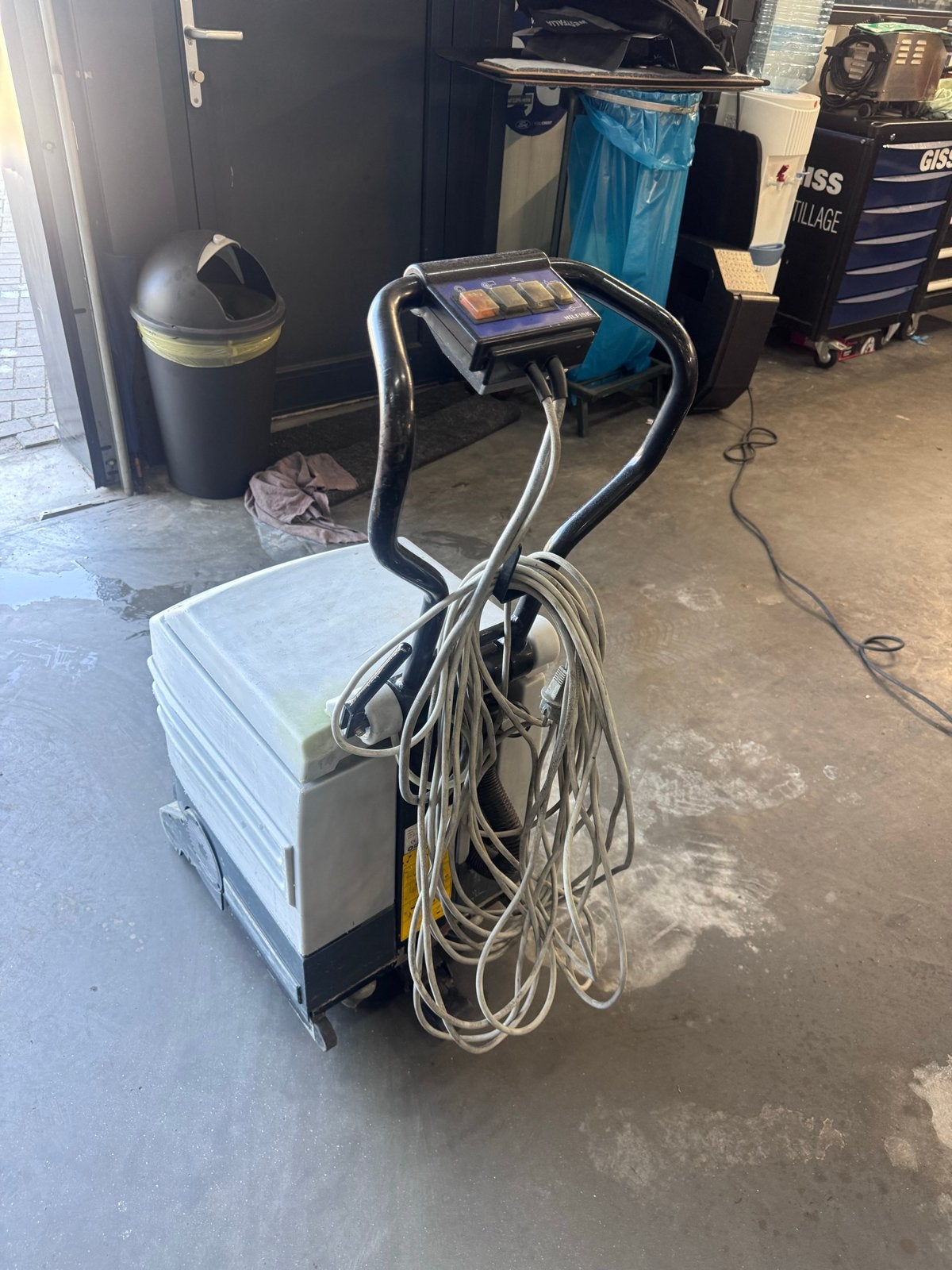 Nilfisk CA 330ET Schrob- en Zuigmachine, Ophalen, Gebruikt, Schrobmachine