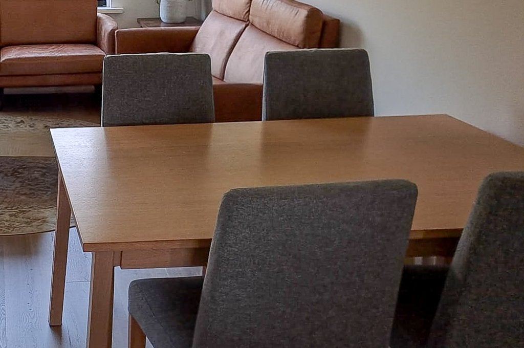IKEA TRANETORP uitschuifbare eettafel met 4 BERGMUND stoelen, Gebruikt, Eikenhout, 200 cm of meer, 50 tot 100 cm