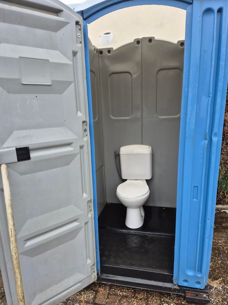 Dixi mobiel toilet met vaste toilet en wateraansluiting, Ophalen, Gebruikt, Toilet