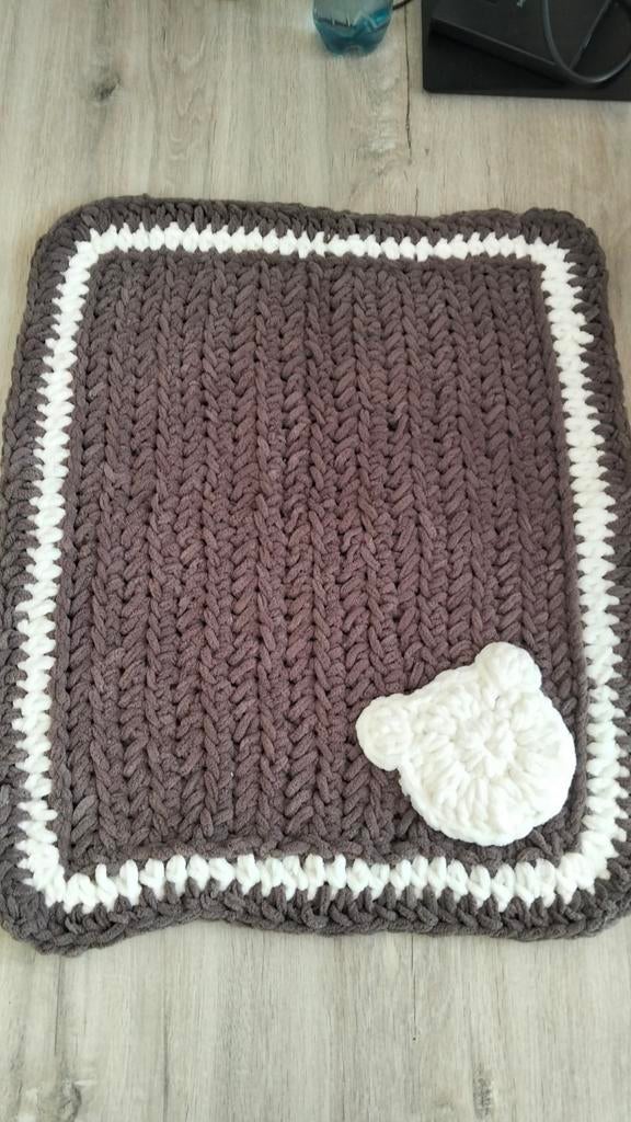 Handgemaakte kleedje met beer, Ophalen of Verzenden, Nieuw, 100 cm of meer, Deken