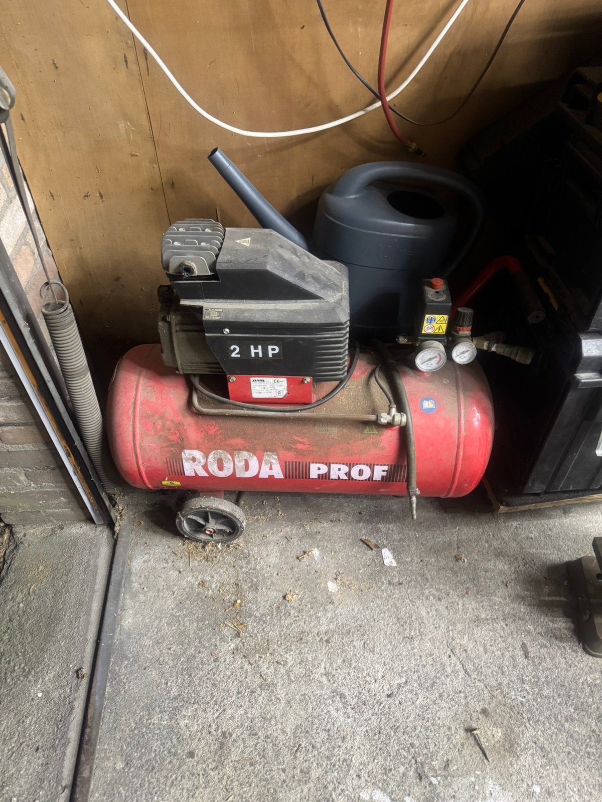 Compressor dn zaagtafel, 25 tot 100 liter, Ophalen, Gebruikt, 200 tot 400 liter/min